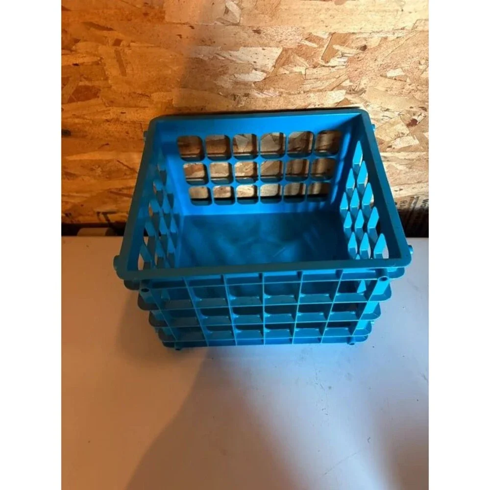 Plastic Storage Crate – Standard Size – Clean, Durable, Ready to Use